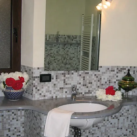 Oda ve Kahvaltı La Miseria 3*